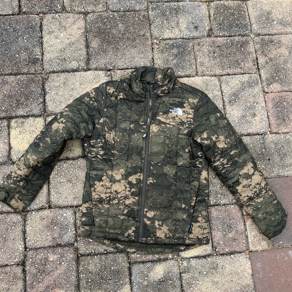 Boys North Face Thermoball jacket- no hood- size medium